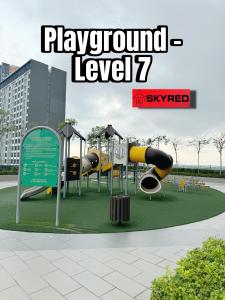 Otroško igrišče poleg nastanitve Netflix SkyRed B1036 Core Soho near KLIA