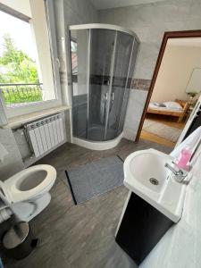 Kúpeľňa v ubytovaní Hostel & Restauracja Santorini