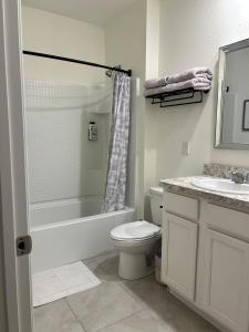 Ένα μπάνιο στο Divine room - Davenport 5 star - shared bathroom