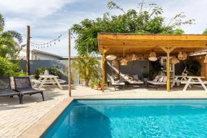 Bazén v ubytování J&L Resort nebo v jeho okolí