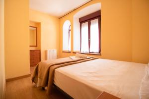 Postel nebo postele na pokoji v ubytování Apartamentos Canfranc 3000