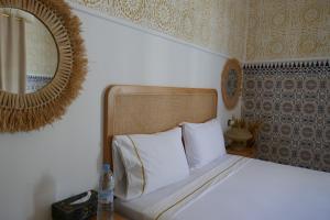 A bed or beds in a room at chez Aissam
