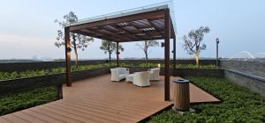 Zahrada ubytování Studio Sea View Apartment at Gold Coast PIK by MYsweethome