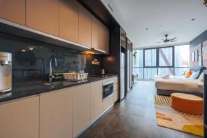 Dapur atau dapur kecil di Scarletz Suites KLCC by GB