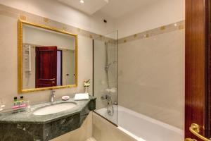 Koupelna v ubytování Hotel Impero