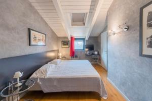 Postel nebo postele na pokoji v ubytování Century Hotel