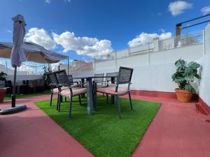 Patio nebo venkovní prostory v ubytování Penthouse con terraza- 2D 2B- Triana