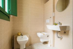 Koupelna v ubytování Penthouse con terraza- 2D 2B- Triana