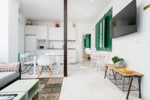 Kuchyň nebo kuchyňský kout v ubytování Penthouse con terraza- 2D 2B- Triana