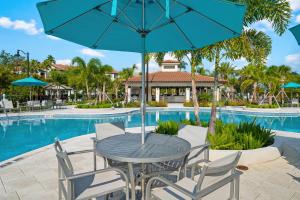 A piscina localizada em Luxurious Condo wPrivate Balcony AMAZING View ou nos arredores