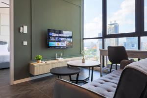 Televisi dan/atau pusat hiburan di Scarletz Suites KLCC by GB