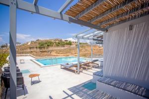 Πισίνα στο ή κοντά στο Kastro Shared Pool Suites