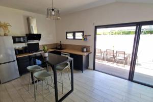 Kuchyň nebo kuchyňský kout v ubytování Maison avec jacuzzi + 5 fotografií