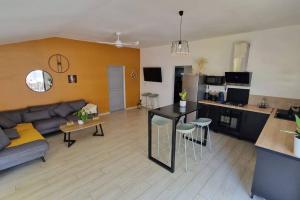 Kuchyň nebo kuchyňský kout v ubytování Maison avec jacuzzi