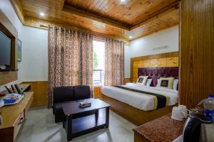 Ένα ή περισσότερα κρεβάτια σε δωμάτιο στο Hotel Cherry Manali