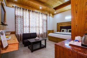Ένα ή περισσότερα κρεβάτια σε δωμάτιο στο Hotel Cherry Manali