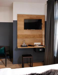 TV a/nebo společenská místnost v ubytování Hotel Monsieur Ernest