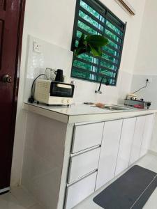 Kuchyň nebo kuchyňský kout v ubytování Rumah Kita HStay BM view Self check in 2Room + 2 fotografie