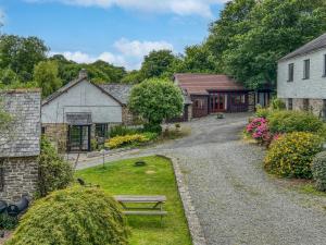 Aed väljaspool majutusasutust Grain Store, Nr Barnstaple with outdoor seasonal pool, free wifi and on-site parking