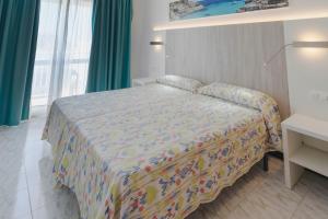 A bed or beds in a room at Hotel Amic Can Pastilla