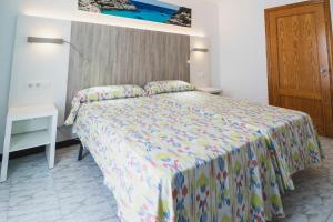 A bed or beds in a room at Hotel Amic Can Pastilla