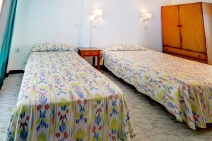 A bed or beds in a room at Hotel Amic Can Pastilla