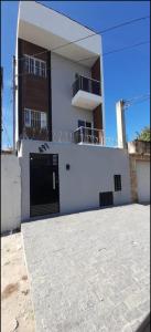 a large white house with a garage in front of it at Studio 21 Fácil acesso Aeroporto Internacional Guarulhos e Arena Corinthians in Sao Paulo