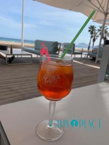 a drink in a glass sitting on a table at Kenya 1ª Linea in Ifach