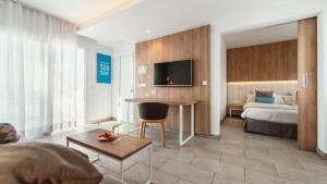Postel nebo postele na pokoji v ubytování Labranda Alyssa Suite Hotel