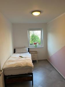 Postel nebo postele na pokoji v ubytování Ferienwohnung Tarushi + 2 fotografie