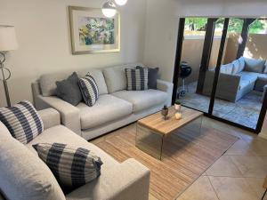 Χώρος καθιστικού στο Beautiful 4 bedroom house in gold coast