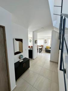 a living room with a mirror on the wall at Casa con alberca privada en Almarena in Mazatlán +24 photos