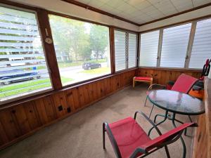 Posezení v ubytování Private rooms in Rochester home- Near Hospitals and Universities