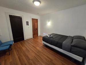 Posezení v ubytování Private rooms in Rochester home- Near Hospitals and Universities