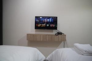Postel nebo postele na pokoji v ubytování Landtech Vacation Homes - Baniyas Square