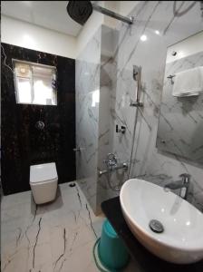 Ένα μπάνιο στο PRINCE PALACE