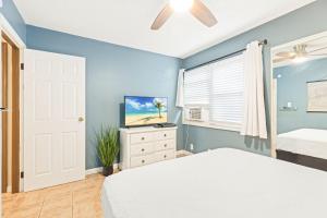Charming Tropical Kihei Gardens 2-Bed Suite - New客房内的一张或多张床位