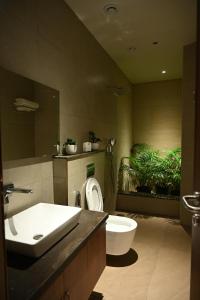 0484 Aero Lounge-Terminal 2 Cochin Airport Hotel的一间浴室