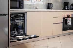 A kitchen or kitchenette at Casa Centrale ad Argostoli!