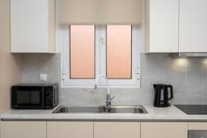 A kitchen or kitchenette at Casa Centrale ad Argostoli!