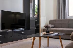A television and/or entertainment centre at Casa Centrale ad Argostoli!