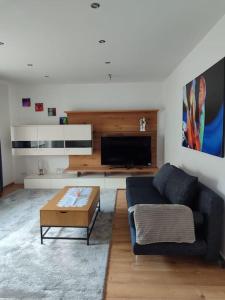 a living room with a couch and a coffee table at Appartement im bayerischen Wald in Untermitterdorf