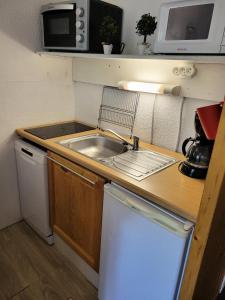 O bucătărie sau chicinetă la Résidence Varet 2 - Studio cabine 5 personnes Varet MAE-6064 +7 fotografii