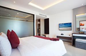 Postel nebo postele na pokoji v ubytování Paripas Patong Resort