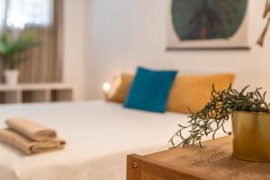 Postel nebo postele na pokoji v ubytování Urban Chic Loft Malaga City Center