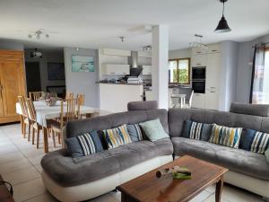 Kuchyň nebo kuchyňský kout v ubytování Maison avec Piscine couverte BADEN GOLFE DU MORBIHAN