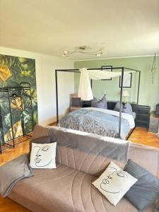 Postel nebo postele na pokoji v ubytování Pension FAULPELZ - Apartment mit Küche, Badewanne
