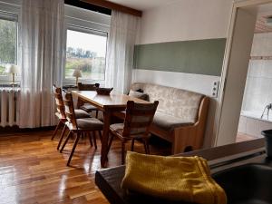 Posezení v ubytování Pension FAULPELZ - Apartment mit Küche, Badewanne