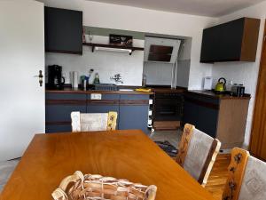 Kuchyň nebo kuchyňský kout v ubytování Pension FAULPELZ - Apartment mit Küche, Badewanne