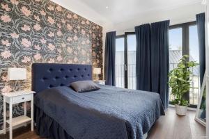 Ένα ή περισσότερα κρεβάτια σε δωμάτιο στο Lyxig villa med herrgårdsutsikt